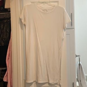 Short sleeve shirt with high slits on both sides